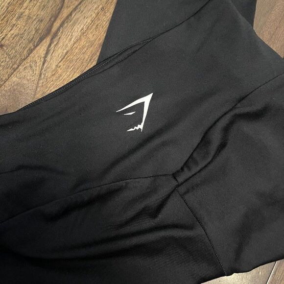 Gymshark Black Cropped Leggings - Picture 5 of 9
